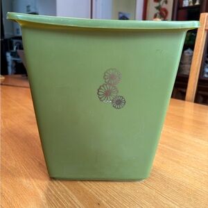 Vintage Rubbermaid Green Floral Plastic Wastebasket #2952